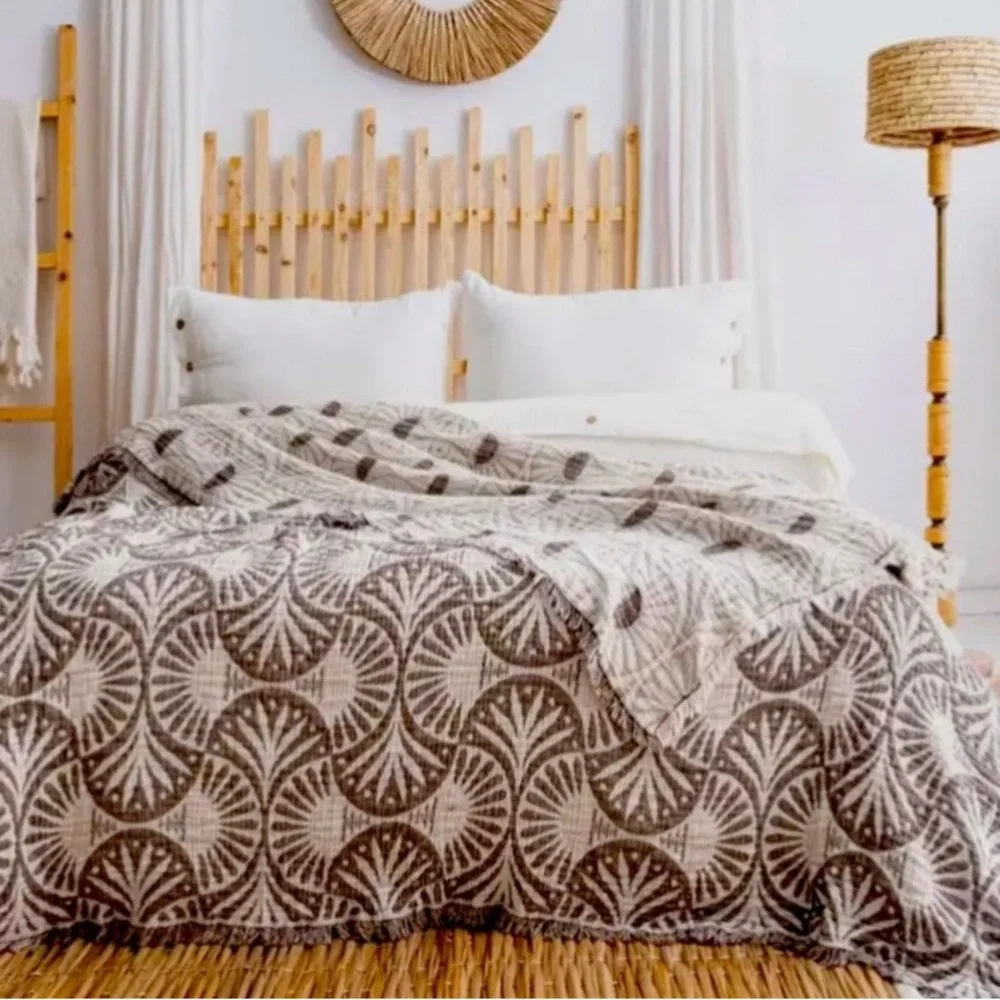 Ginkgo Deco Leaf Quilt Bedspread Comforter 2 Side FLiPSiDE Tan + Cream NEW!